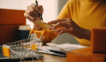 Quais os quatro fatores que influenciam o comportamento do consumidor?